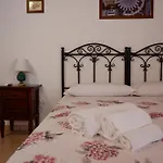 Sikania Apartament *